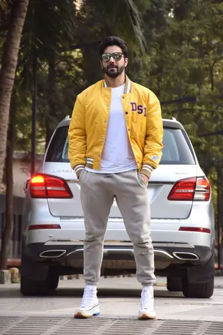 Varun Dhawan snapped at Dharma office Thumbnail