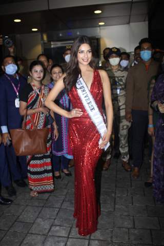 Miss Universe Harnaaz Sandhu at mumbai airport 