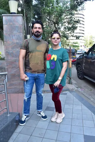 Rubina dilaik and abhinav shukla snapped in andheri Thumbnail