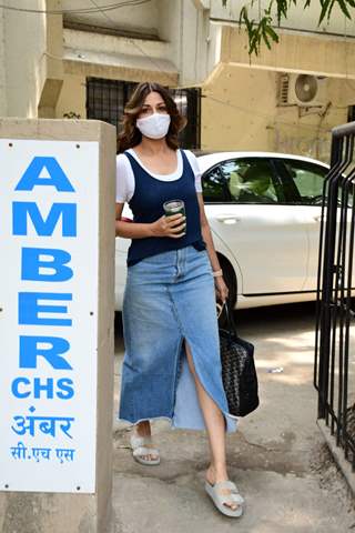 Sonali Bendre and Ranbir Kapoor spotted  in the city this morning 