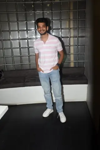 Munawar Faruqui snap at Balaji office Thumbnail
