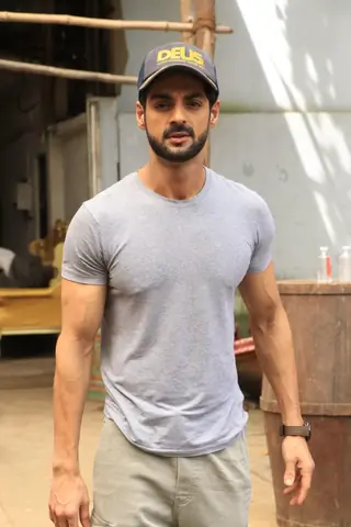 Celebrities clicked in the city  Thumbnail