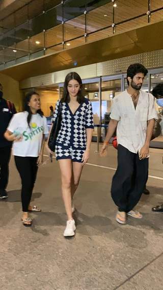 Ananya Panday and Vijay Deverakonda snapped at the Mumbai airport