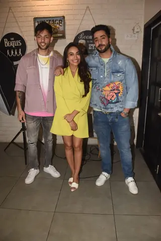 Surbhi Jyoti, Aly Goni and Dhruv Malik snapped promoting their latest song  Jumme Di Namaaz in the city Thumbnail