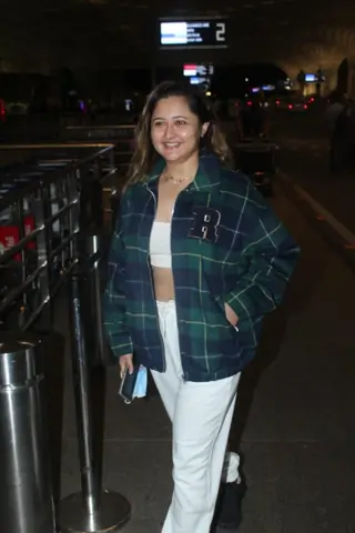 Celebrities snapped at the airport  Thumbnail