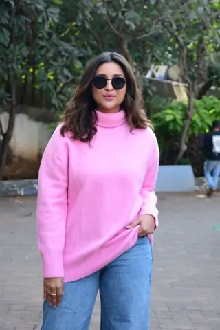 Celebrities clicked in the city  Thumbnail