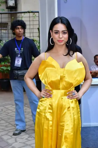 Soundarya Sharma snapped at national college in Bandra Thumbnail