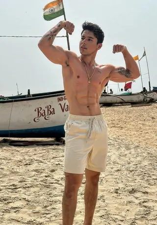 Pratik Sehajpal is soaking up the sun and making temperatures rise Thumbnail