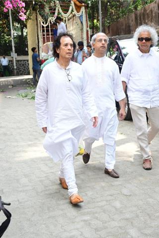 Celebrities attend Pankaj Udhas Funeral