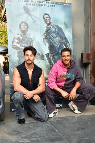 Akshay Kumar and Tiger Shroff snapped for Promotion of Bade Miyan Chote Miyaan 