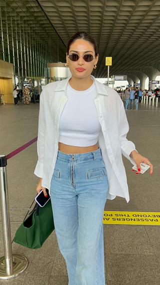 Celebrities snapped at the airport thumbnail