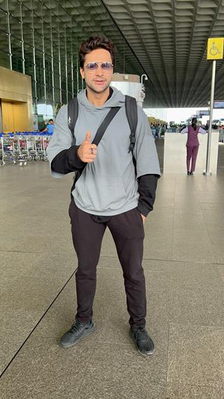 Shalin Bhanot gets clicked at the Mumbai airport  thumbnail