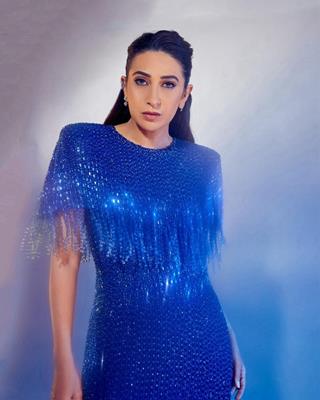 Karisma Kapoor looks mesmerizing in blue sequin gown thumbnail