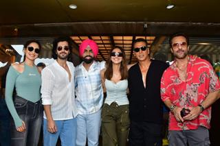 Akshay Kumar, Fardeen Khan, Vaani Kapoor, Ammy Virk and others snapped promoting their film 'Khel Khel Mein' thumbnail