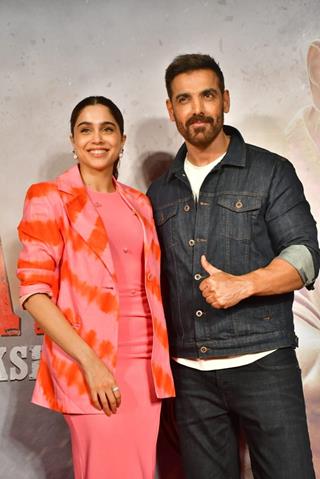  John Abraham, Sharvari Wagh and others Celebrities snapped at the movie premiere of Vedaa Thumbnail