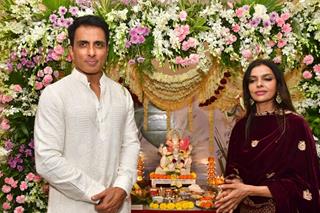 Sonu Sood snapped celebrating Ganesh Chaturthi at his home thumbnail