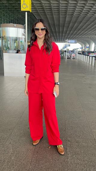 Urvashi Rautela, Rakul Preet Singh and Sophie Choudry snapped at the airport thumbnail