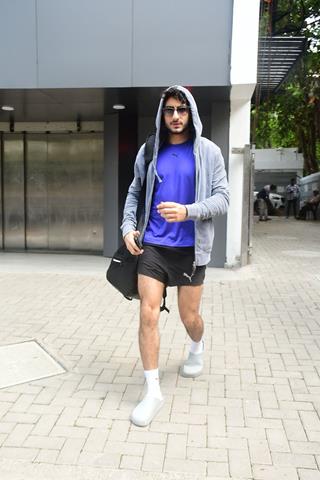 Ibrahim Ali Khan, Samantha Ruth Prabhu and other celebs snapped in the city thumbnail