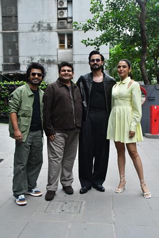 Bhuvam Bam, Shriya Pilgaonkar and other celebs snapped promoting their upcoming series 'Taaza Kabar Season 2' thumbnail