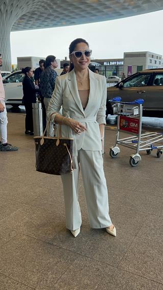 Karan Johar, Madhuri Dixit and other celebs snapped at the airport thumbnail