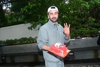 Ranbir Kapoor Celebrates His Birthday With Paparazzi thumbnail