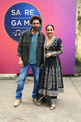 Kartik Aaryan and Vidya Balan snapped promoting their upcoming film ' Bhool Bhulaiyaa 3' on the sets of  Sa Re Ga Ma Pa thumbnail