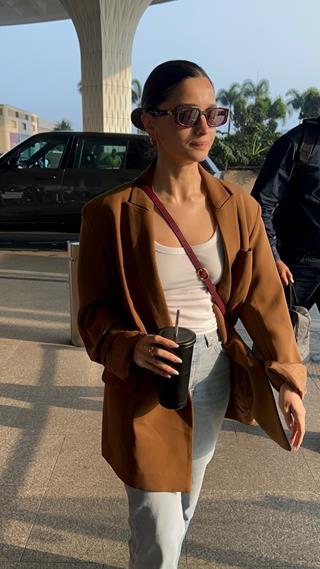 Alia Bhatt, Malaika Arora and other celebs snapped at the airport  thumbnail