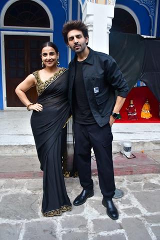 Kartik Aaryan and Vidya Balan snapped promoting their upcoming film ‘Bhool Bhulaiyaa 3’  thumbnail