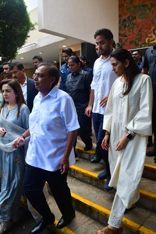 Neeta Ambani, Mukesh Ambani and other celebs snapped at Ratan Tata's Funeral thumbnail