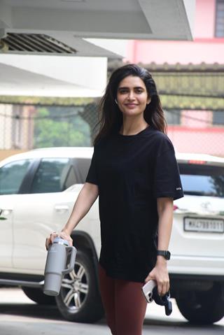 Karishma Tanna and other celebs snapped in the city thumbnail