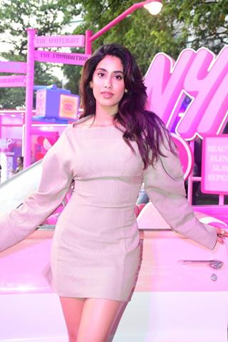 Manushi Chhillar. Tara Sutaria,  Janhvi Kapoor and other celebs snapped at Nykaaland event  thumbnail