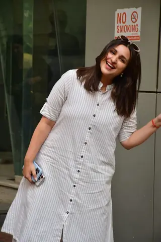Parineeti Chopra, Samantha Ruth Prabhu and others snapped in the city Thumbnail