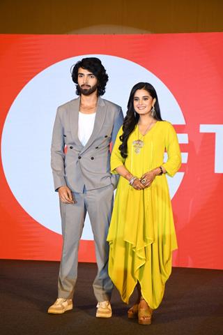 Ayushi Khurana, Bharat Ahlawwat and other celebs  snapped at the serial launch of 'Jaane Anjaane Hum Mile' on zee tv thumbnail