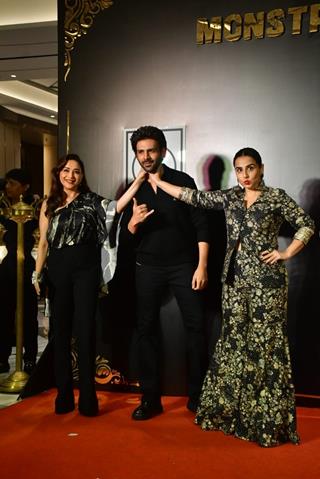 Kartik Aaryan, Vidya Balan, Madhuri Dixit and others grace the success party of Bhool Bhulaiyaa 3 thumbnail