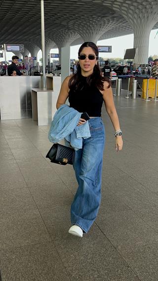 Bhumi Pednekar, Manushi Chhillar and other Celebs snapped at the airport  thumbnail