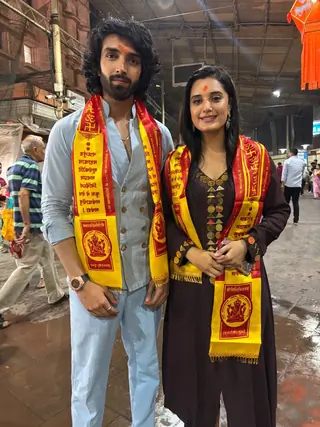 Reet and Raghav visit Siddhivinayak Temple  Thumbnail