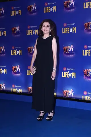 Sonali Bendre, Nita Ambani and others at the pre-function of the opening show of 'Life of Pi' Thumbnail