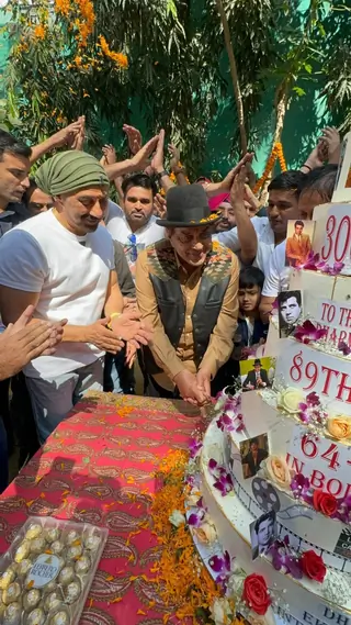Sunny Deol and Bobby Deol celebrate Dharmendra’s 89th birthday with fans & media Thumbnail