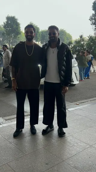 Celebrities snapped at the airport Thumbnail