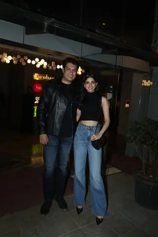 Junaid Khan, Khushi Kapoor and other celebs attend wrap up party Loveyapa Thumbnail