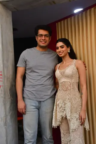 Junaid Khan and Khushi Kapoor snapped promoting their upcoming film Loveyapa Thumbnail