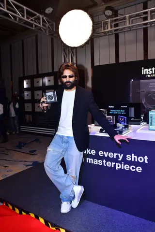 Kartik Aaryan snapped at the  Fujifilm Instax new camera launch Thumbnail