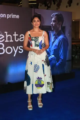 Vicky Kaushal, Mrunal Thakur, Nikita Dutta, Kabir Khan and others grace the premiere of The Mehta Boys Thumbnail