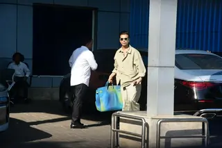 Karan Johar, Vicky Kaushal, Rashmika Mandanna, Dinesh Vijan and Laxman Utekar snapped at Kalina airport Thumbnail