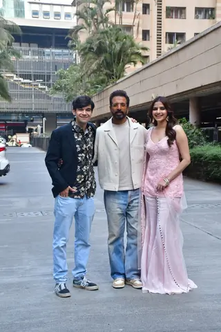 Javed jaffery, Avantika Dasaani and Vivan shah snapped promoting 'Inn Galliyon Me'  Thumbnail
