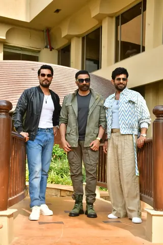 Randeep Hooda, Sunny Deol, and Vineet Kumar Singh snapped promoting their upcoming film 'Jaat' Thumbnail