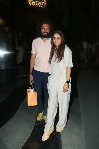 Genelia Deshmukh and Riteish Deshmukh Snapped In BKC Thumbnail
