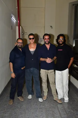 Akshay Kumar, Riteish Deshmukh and Fardeen Khan visit PVR Juhu to witness audience reaction to Housefull 5 Thumbnail