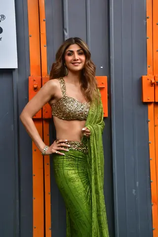Shilpa Shetty snapped at the sets of SUPER DANCER chapter 5 Thumbnail