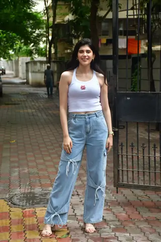 Sonali Bendre, Richa Chadha and Sanjana Sanghi spotted in the city thumbnail